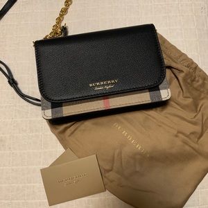 SOLD❌ Burberry Hampshire Check  Wallet On A Chain